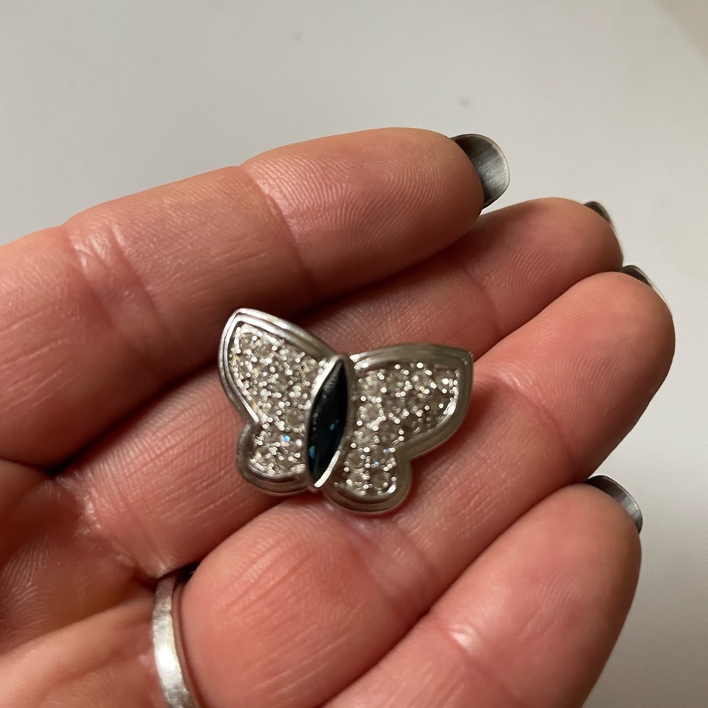 Butterfly pin